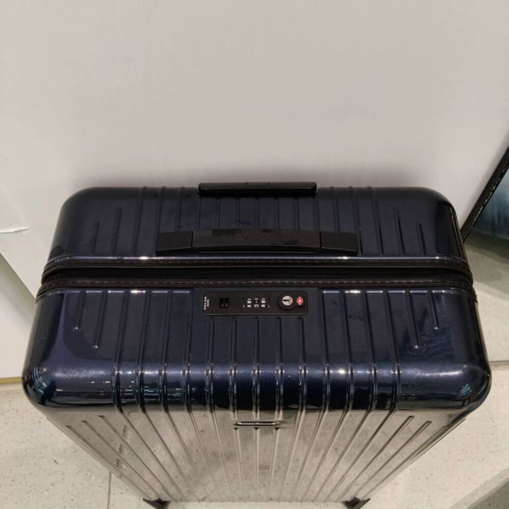 Rimowa Women Pre-Loved Bag Very Good Condition - Picture 2 of 5